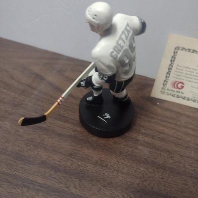 Gartlan Wayne Gretzky Small No. 482 Hockey Figurine with Box and COA