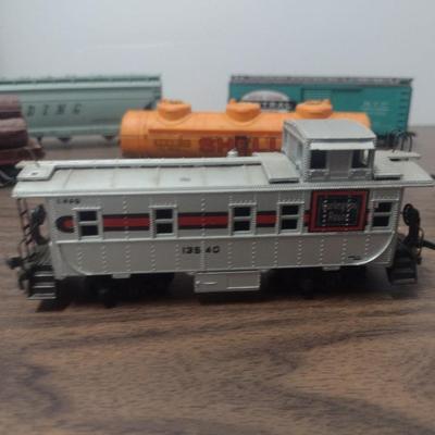 Set of Seven Tyco HO Scale Rail Cars and Caboose No Boxes