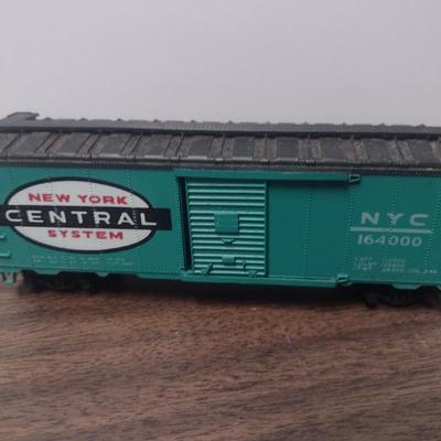 Set of Seven Tyco HO Scale Rail Cars and Caboose No Boxes
