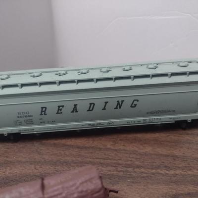 Set of Seven Tyco HO Scale Rail Cars and Caboose No Boxes