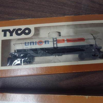 Set of Four Tyco HO Scale Rail Cars Includes Hershey's Box Car, Union 76 Tanker, Hopper and Boston and Maine Box Car