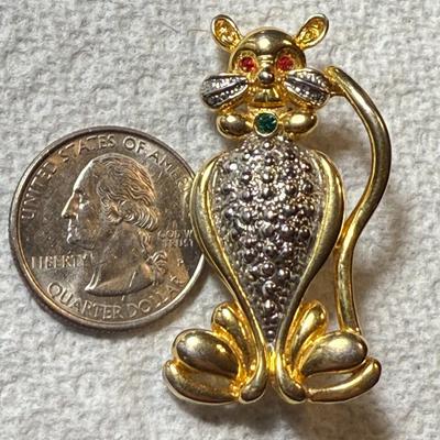 Vintage Gold-tone Metal Cat Pin/Brooch w/Stone Accents in VG Preowned Condition as Pictured.