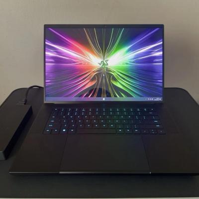 Razer Blade 16 OLED - Intel i9-14900HX - RTX 4090 - 32 GB RAM - 2 TB SSD - Black