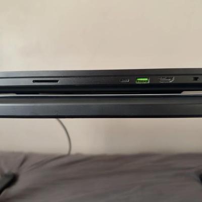 Razer Blade 16 OLED - Intel i9-14900HX - RTX 4090 - 32 GB RAM - 2 TB SSD - Black