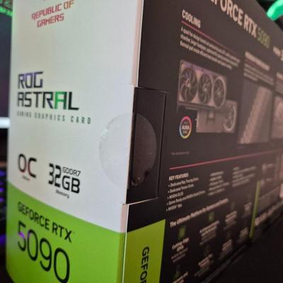 New ASUS ROG ASTRAL Nvidia Geforce RTX 5090 32GB OC GAMING-
