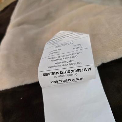 Twin Bedding Lot – Serta Mattress Pad, Sheets, Blanket & small pillow - Berkshire Comforter