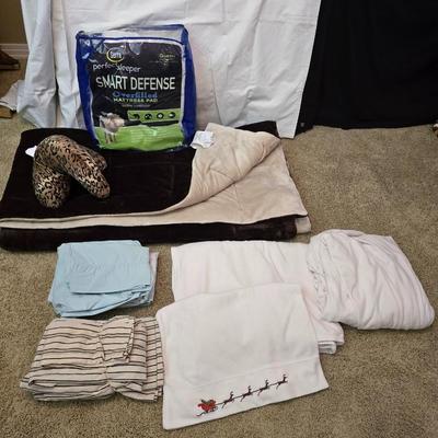 Twin Bedding Lot – Serta Mattress Pad, Sheets, Blanket & small pillow - Berkshire Comforter