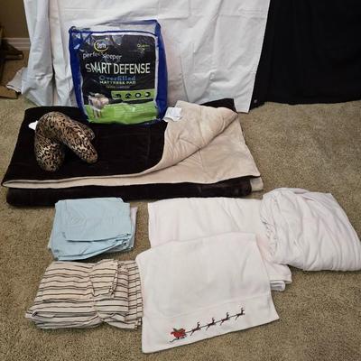 Twin Bedding Lot – Serta Mattress Pad, Sheets, Blanket & small pillow - Berkshire Comforter