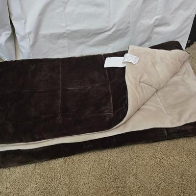 Twin Bedding Lot – Serta Mattress Pad, Sheets, Blanket & small pillow - Berkshire Comforter