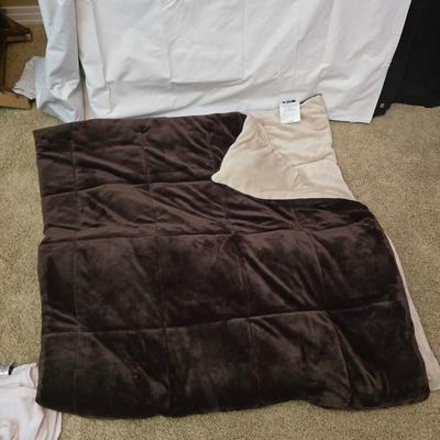 Twin Bedding Lot – Serta Mattress Pad, Sheets, Blanket & small pillow - Berkshire Comforter