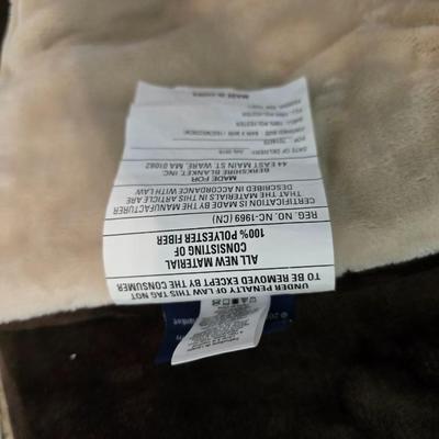 Twin Bedding Lot – Serta Mattress Pad, Sheets, Blanket & small pillow - Berkshire Comforter