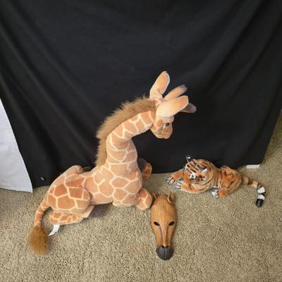 It's a Jungle out there! Safari Animal Plush Lot + Carved Mask