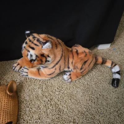 It's a Jungle out there! Safari Animal Plush Lot + Carved Mask