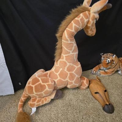 It's a Jungle out there! Safari Animal Plush Lot + Carved Mask