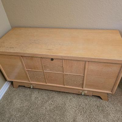 Vintage Lane Cedar Chest – Altavista, VA | Mid-Century Modern Style