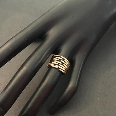 Beautiful gold toned cocktail ring