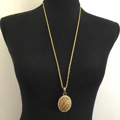 Beautiful vintage, gold, toned pendant, and necklace