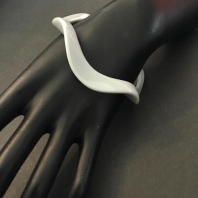 Vintage wave bangle bracelet grey