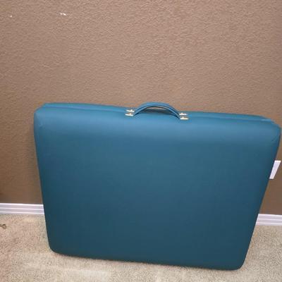 StrongLite Portable Massage Table – Folding with Face Cradle & Carry Bag