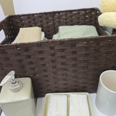 Complete Bathroom Essentials Lot – Vintage & Modern Mix