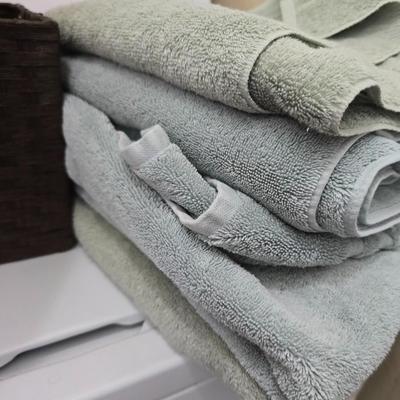 Complete Bathroom Essentials Lot – Vintage & Modern Mix