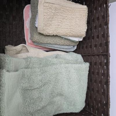 Complete Bathroom Essentials Lot – Vintage & Modern Mix
