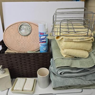 Complete Bathroom Essentials Lot – Vintage & Modern Mix