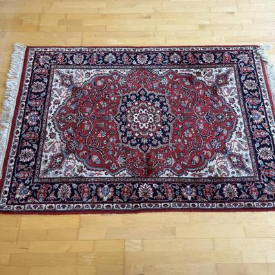 Stunning Area Rug 4’ x 6’ (LR-BM)