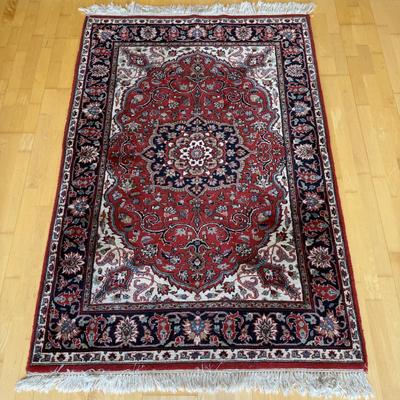 Stunning Area Rug 4’ x 6’ (LR-BM)