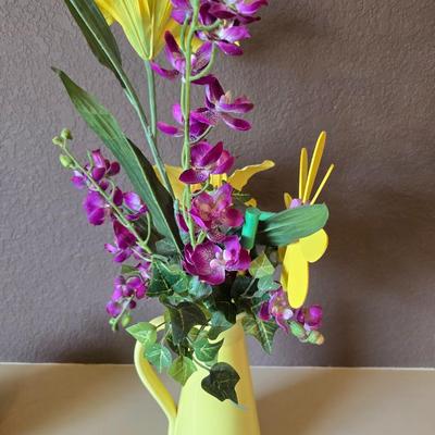 Bright Spring Décor Lot – Pitcher Vase with Florals & Ceramic Bird