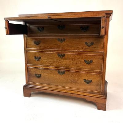 Sale Photo Thumbnail #83: Measurements:
32" width, 17" depth, 32" height
Comes with four drawers