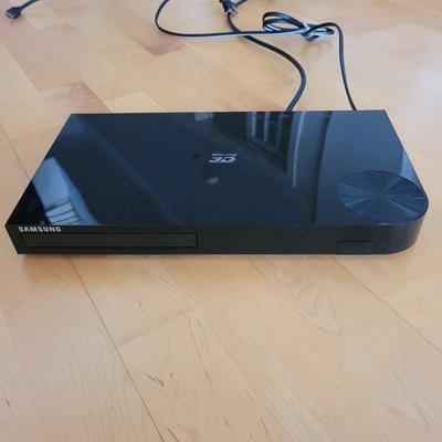 Samsung Blue Ray Player and DVDs (D-EL)