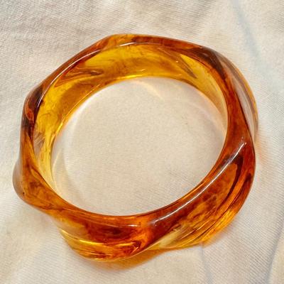 Amber Resin Swirl Lucite Look Chunky Bangle Bracelet Vintage Style