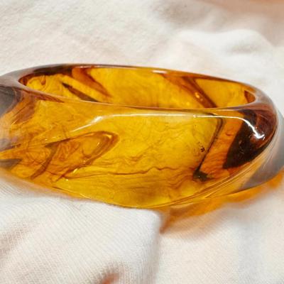 Amber Resin Swirl Lucite Look Chunky Bangle Bracelet Vintage Style