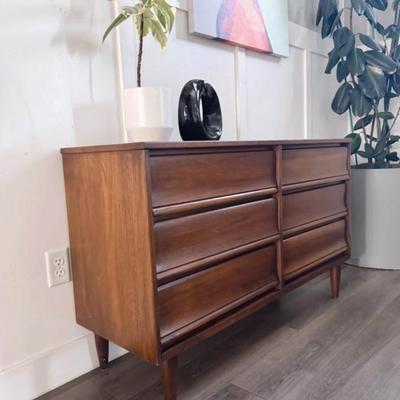 Vintage Mid Century 6-Drawer Walnut Dresser Credenza w/Rounded Sculptural Handles & Tapered Legs by Owosso