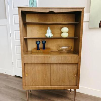 Vintage Mid Century 3-Tier Bar Unit Shelf Etagere w/Sliding Pocket Doors w/Brass Hardware & Tapered Legs