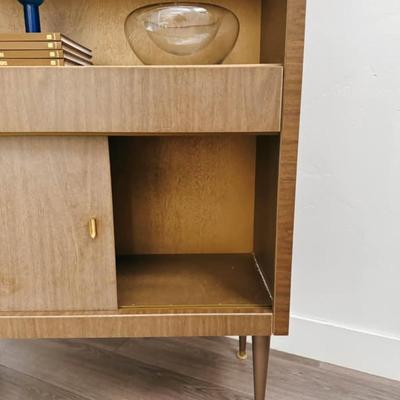 Vintage Mid Century 3-Tier Bar Unit Shelf Etagere w/Sliding Pocket Doors w/Brass Hardware & Tapered Legs