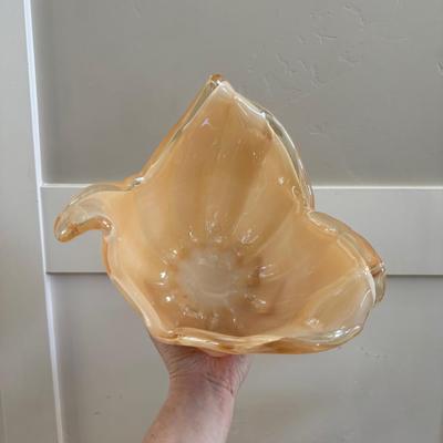 Large Vintage Italian Murano Handblown Glass Centerpiece Bowl w/Rolled Edges in Peach Lustre - Sticker Backstamp