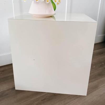 SARATOGA SPRINGS PICK UP - Vintage Mid Century Ivory Laminate Cube Conversation Table, Coffee Table or Side/End Table