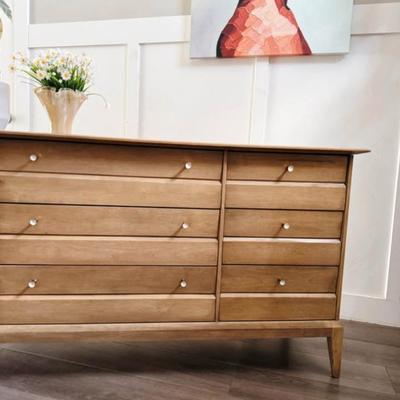 Vintage Mid Century 9-Drawer Sable Cadence Dresser Credenza w/White Enamel Hardware & Tapered Legs by Heywood Wakefield