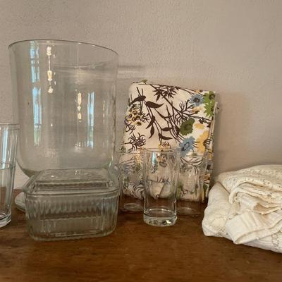 Clear glass glasses, large decor and table cloths