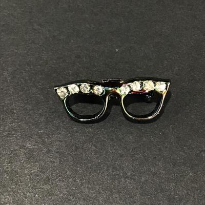 Rainbow middle rhinestone glass pin