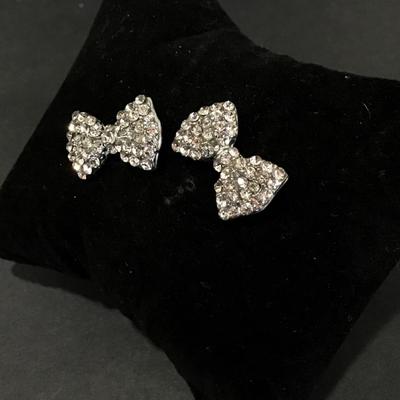 Beautiful, vintage, rhinestone bow studded earrings