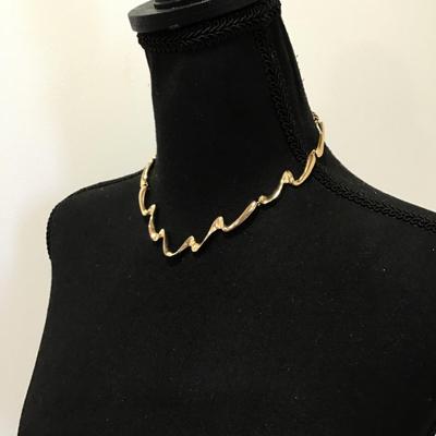 Beautiful Vintage Goldtone, necklace, choker
