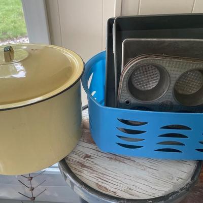Vintage stock pot with baking pans