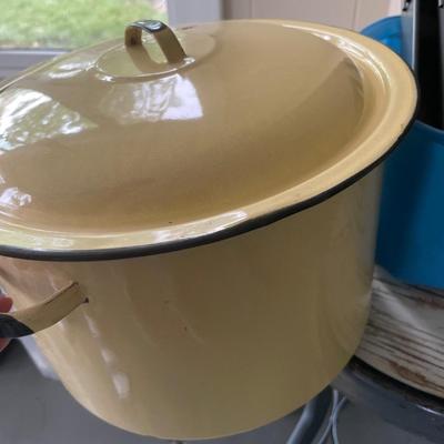 Vintage stock pot with baking pans