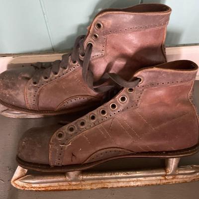 Vintage Brown men’s ice skates