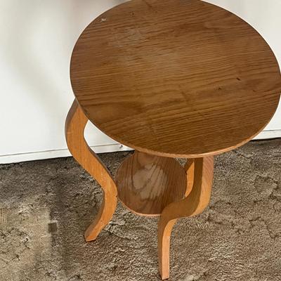 Rustic Ivy Plant Stand with Elegant Design