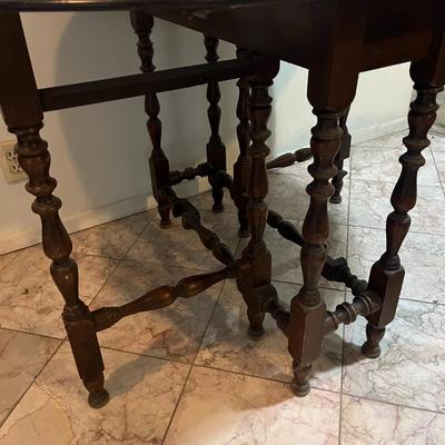 Oval Drop Leaf Dining Table