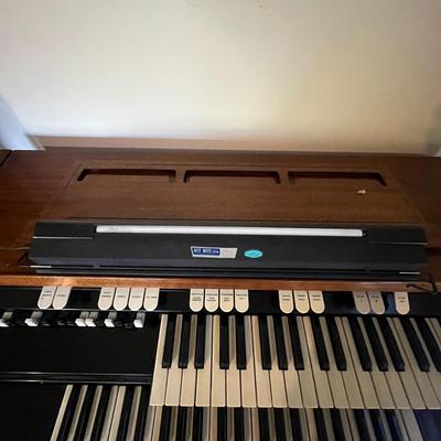 Vintage Hammond Electric Organ
